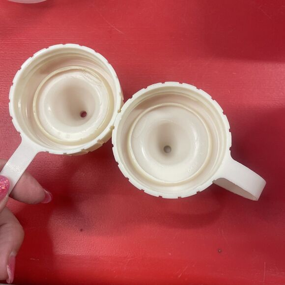 2 Rubbermaid Servin Saver Squeeze Bottles Condiment Dispenser Almond 16 oz - Picture 4 of 4